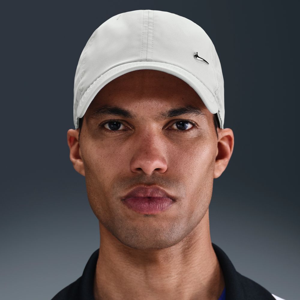 Nike Dri-FIT Club Unstructured Metal Swoosh Cap